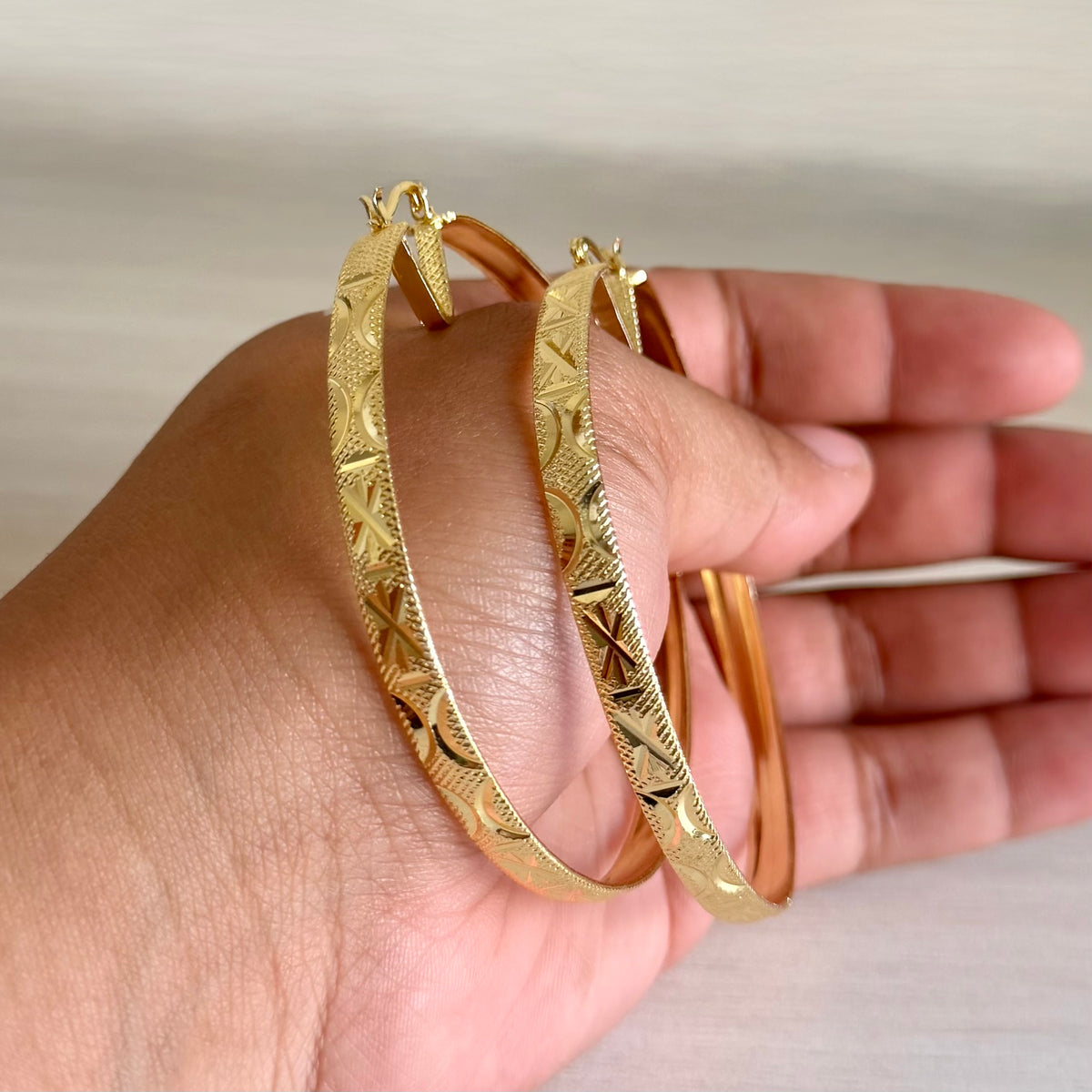 BOSSY Bangle Hoops